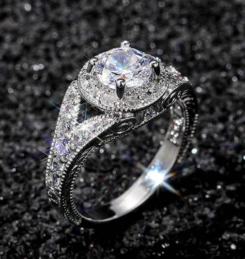 Fashionable Hollow Diamond Ring - Versatile Style
