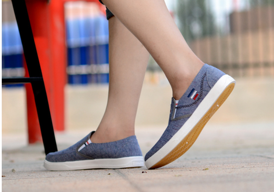 Breathable Men's Slip-On Canvas Shoes from Old Beijing