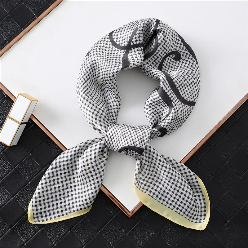 Classic Checkered Scarf - Fashionable Silk Square Scarf