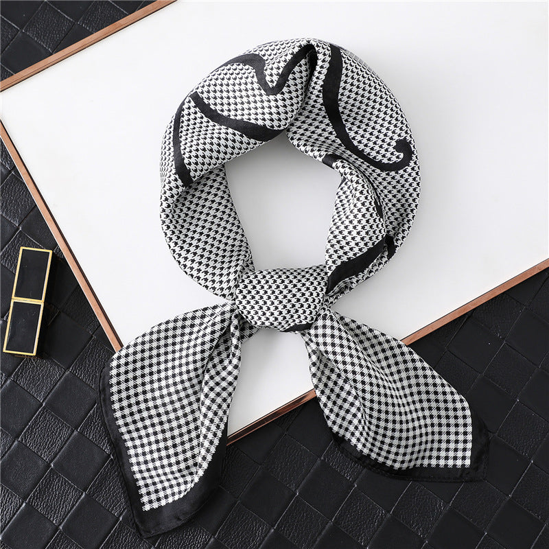 Classic Checkered Scarf - Fashionable Silk Square Scarf