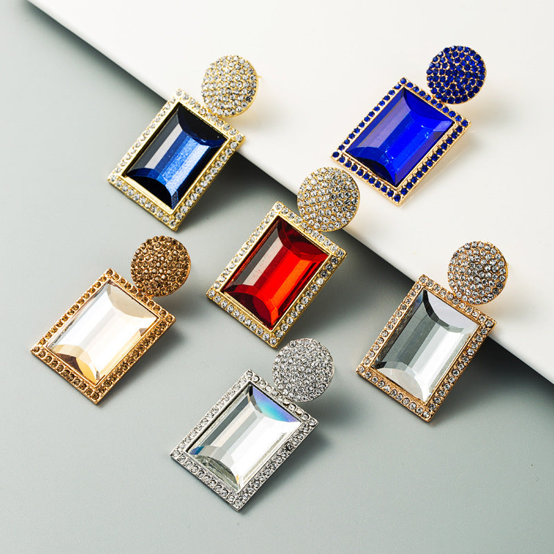 Boucles d'oreilles géométriques tendance en métal et diamants