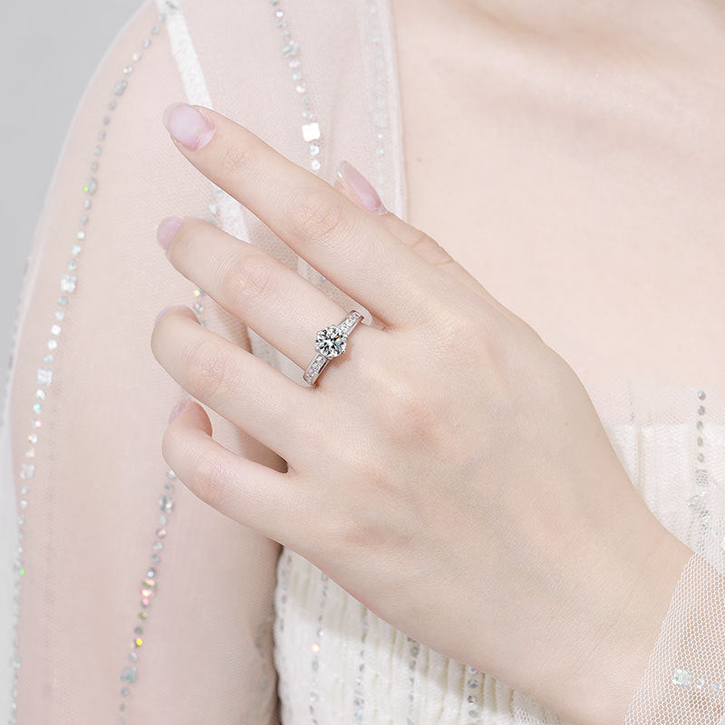 S925 Silver Ring with 1-Carat Moissanite, Certified